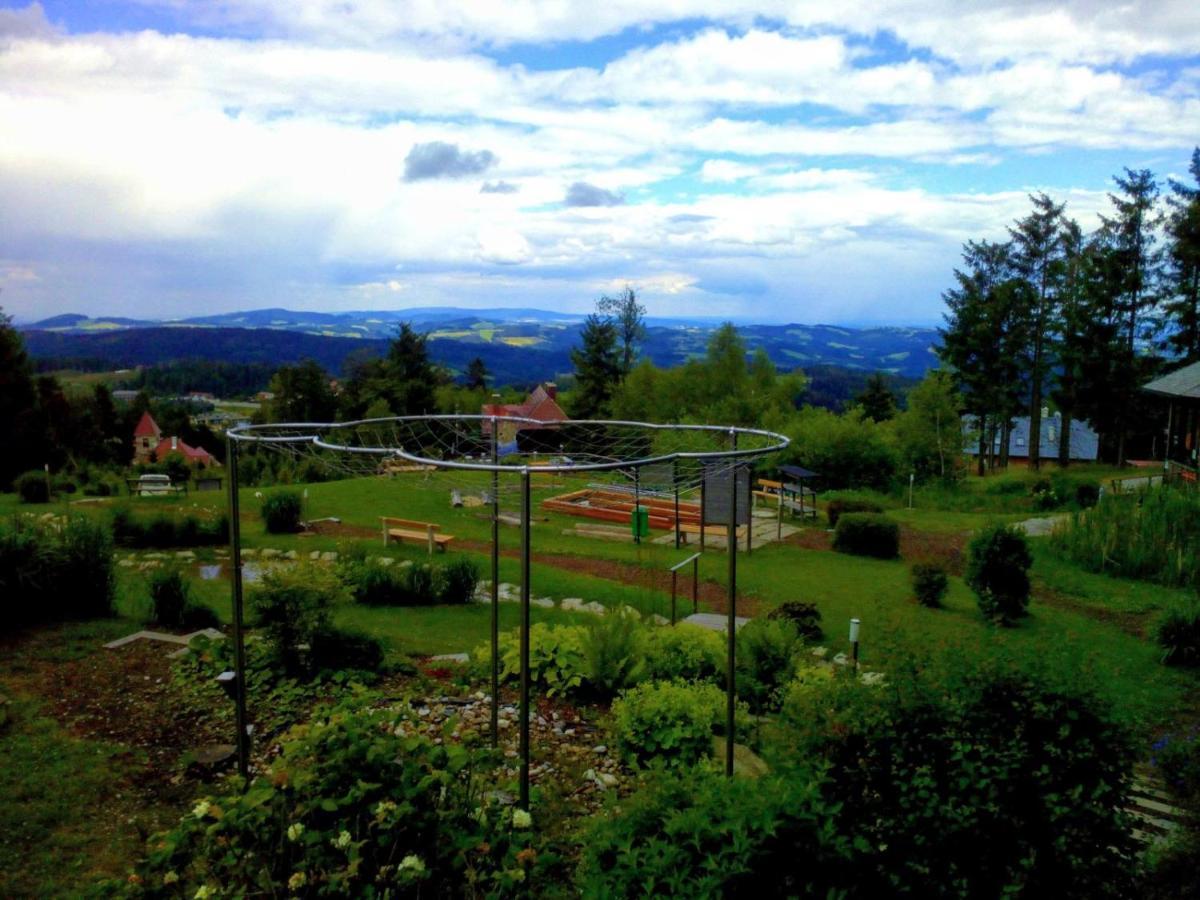 Wald-Panorama-Zimmer Bed & Breakfast Moenichkirchen Exterior photo
